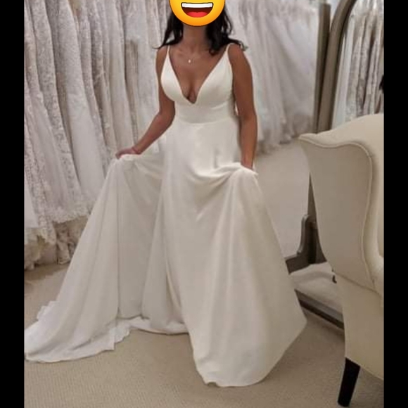 Wedding Gown - Picture 1 of 11